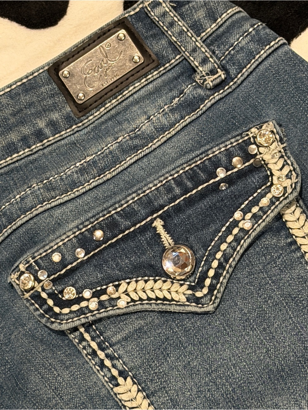 Earl Jean Rhinestone Flap Pocket Capri Jeans 14 - Picture 5 of 9